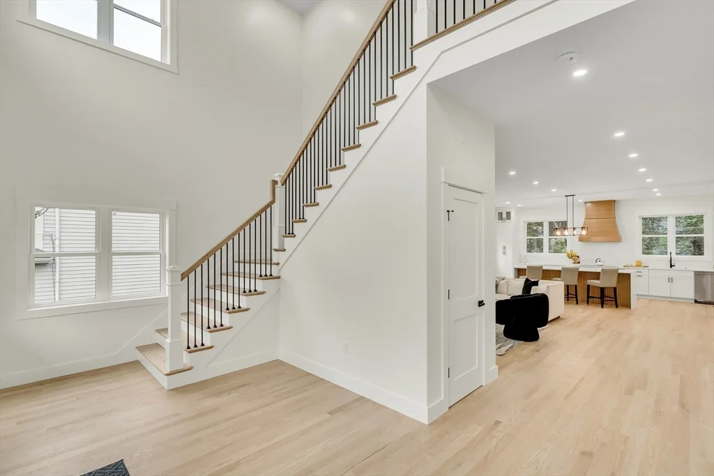 22 Estabrook Rd, Lexington