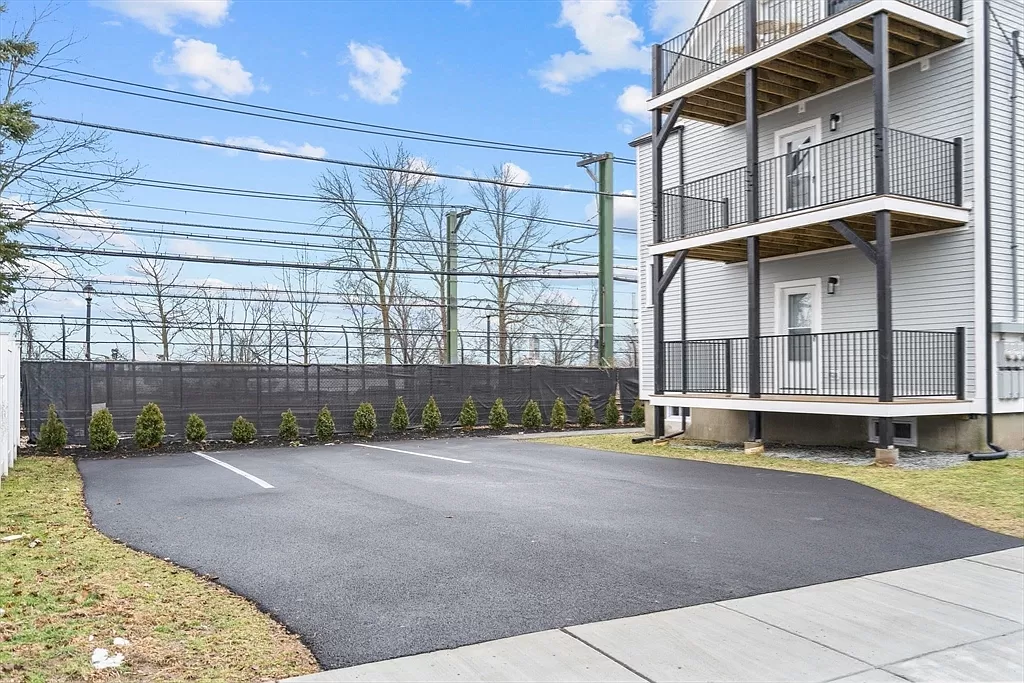 93 Cowper St, East Boston