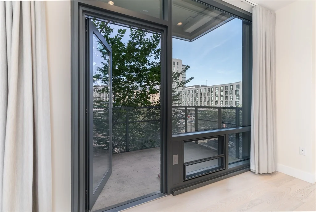 32 Traveler St, South End