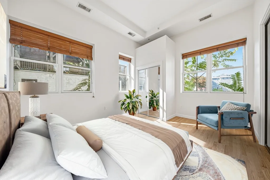 156 Chelsea St, East Boston