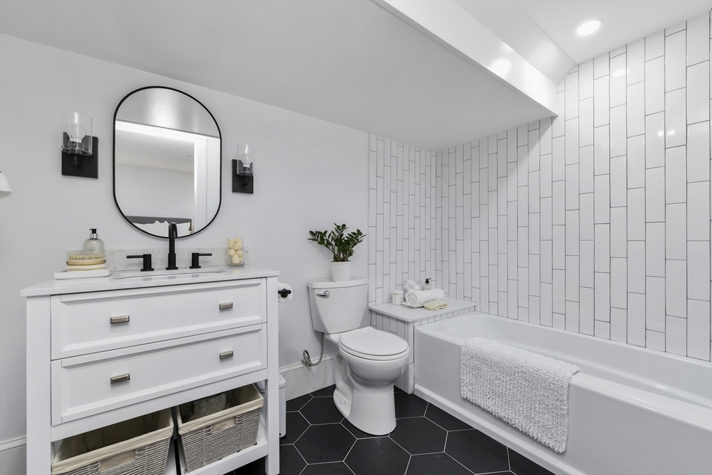 28 Telegraph St, South Boston