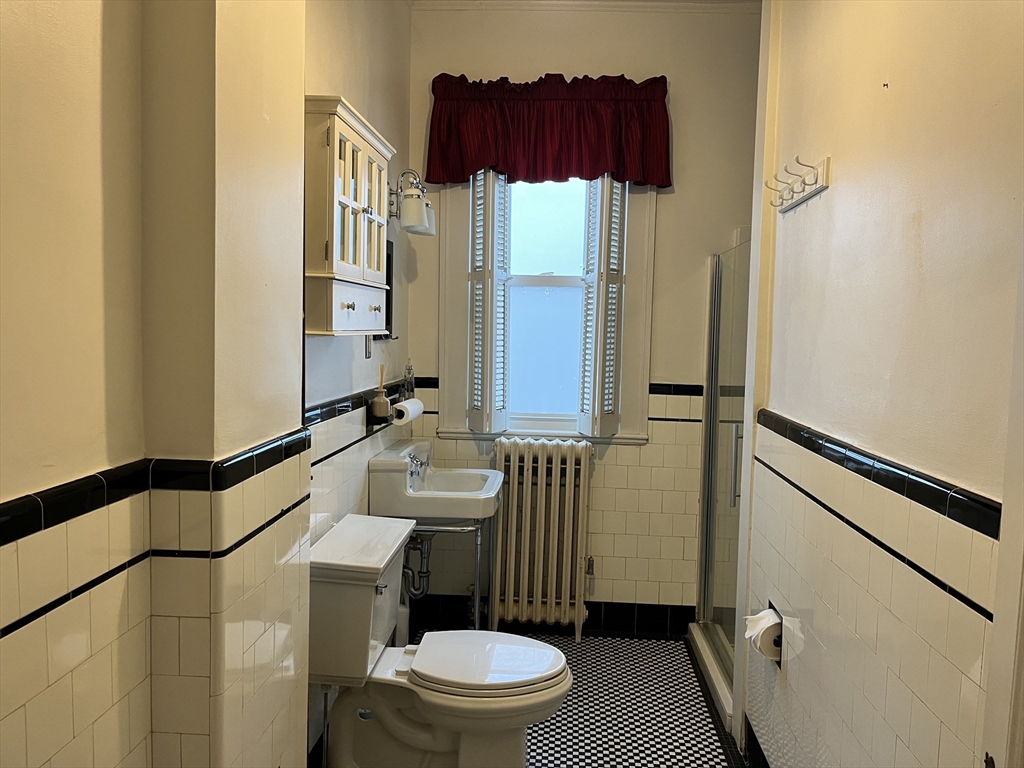 986 Plymouth Ave, Fall River