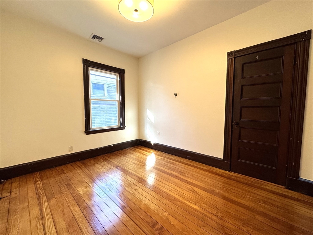 11 East Milton Rd, Brookline