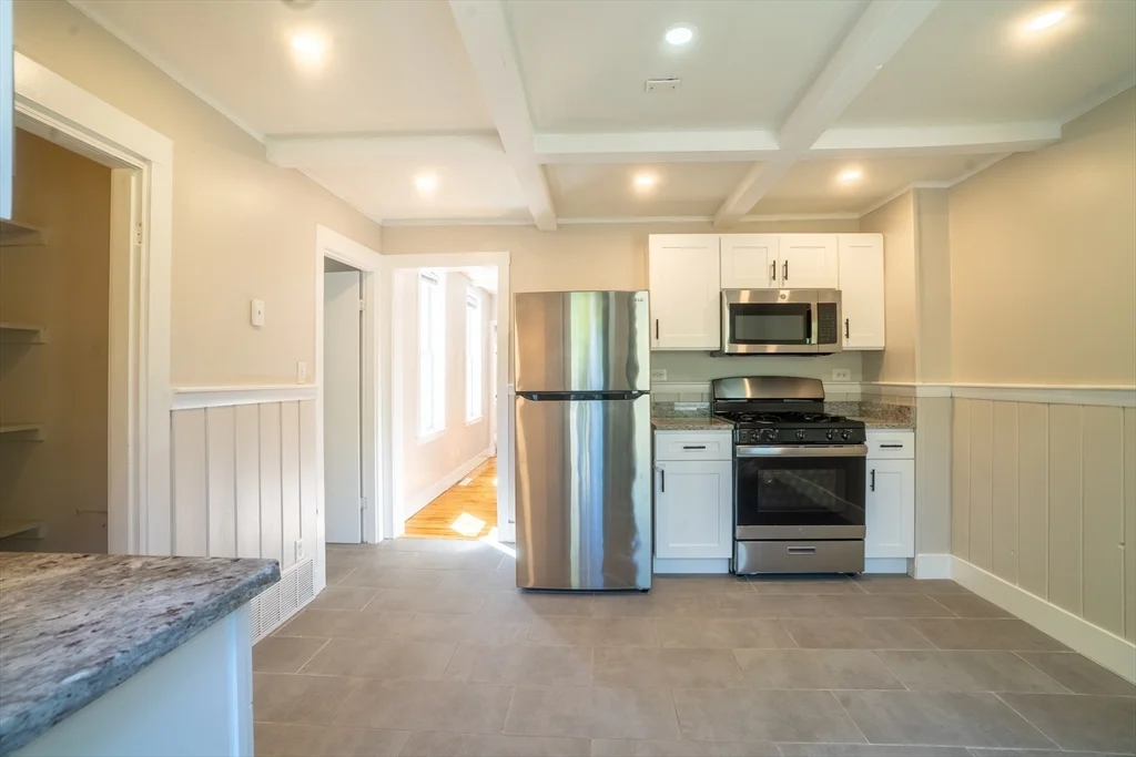 18 Drew Ave, Weymouth