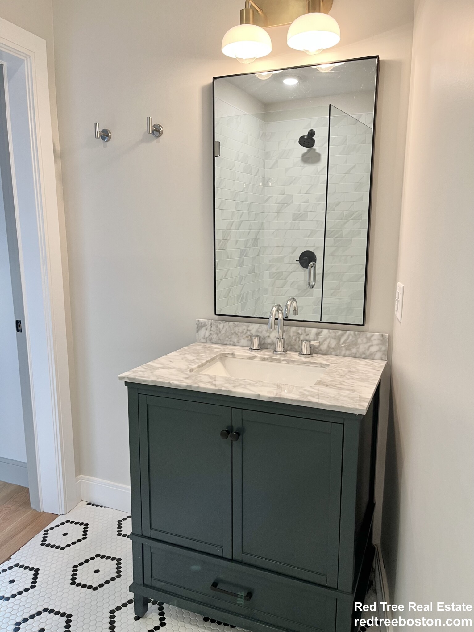 15 Maywood Ter, Roxbury