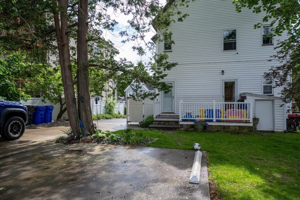 726 Metropolitan Ave, Hyde Park