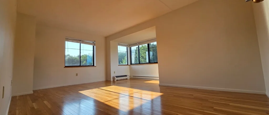 200 Ledgewood Dr, Stoneham