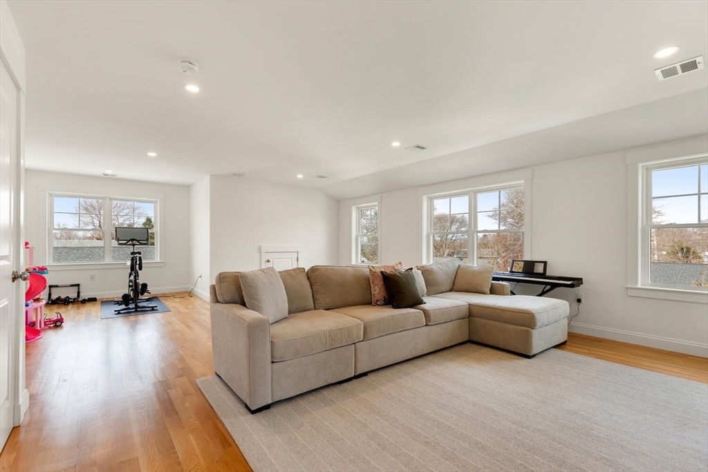 40 Foley Beach Rd, Hingham