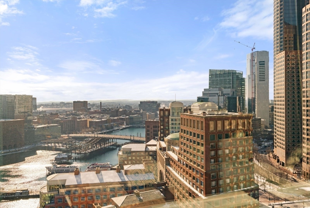 85 E India Row, Waterfront