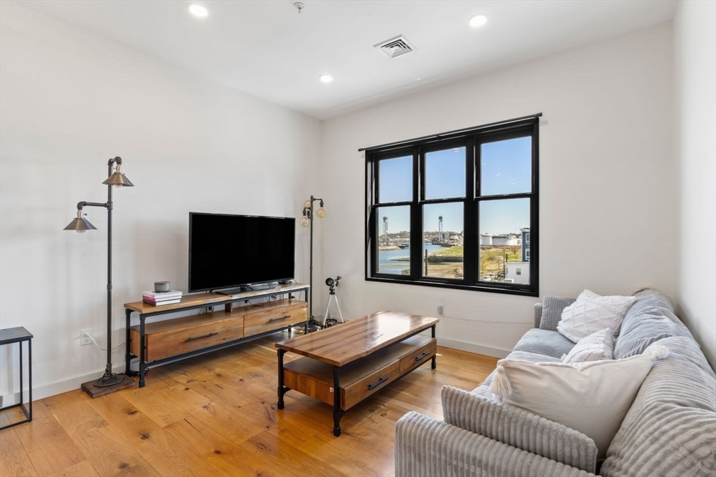 211 Condor St, East Boston