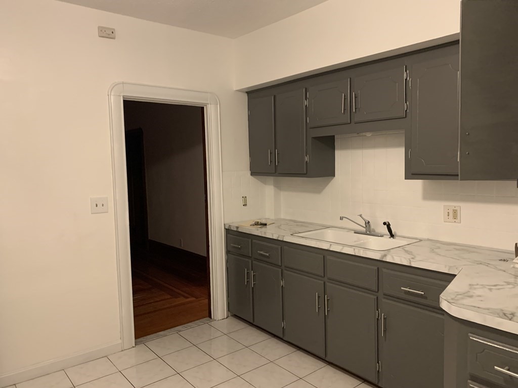 44 Crawford St, Fall River