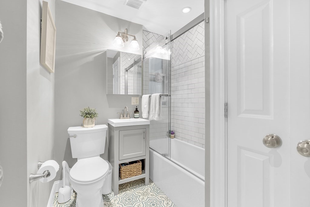 176 Bowen St, South Boston