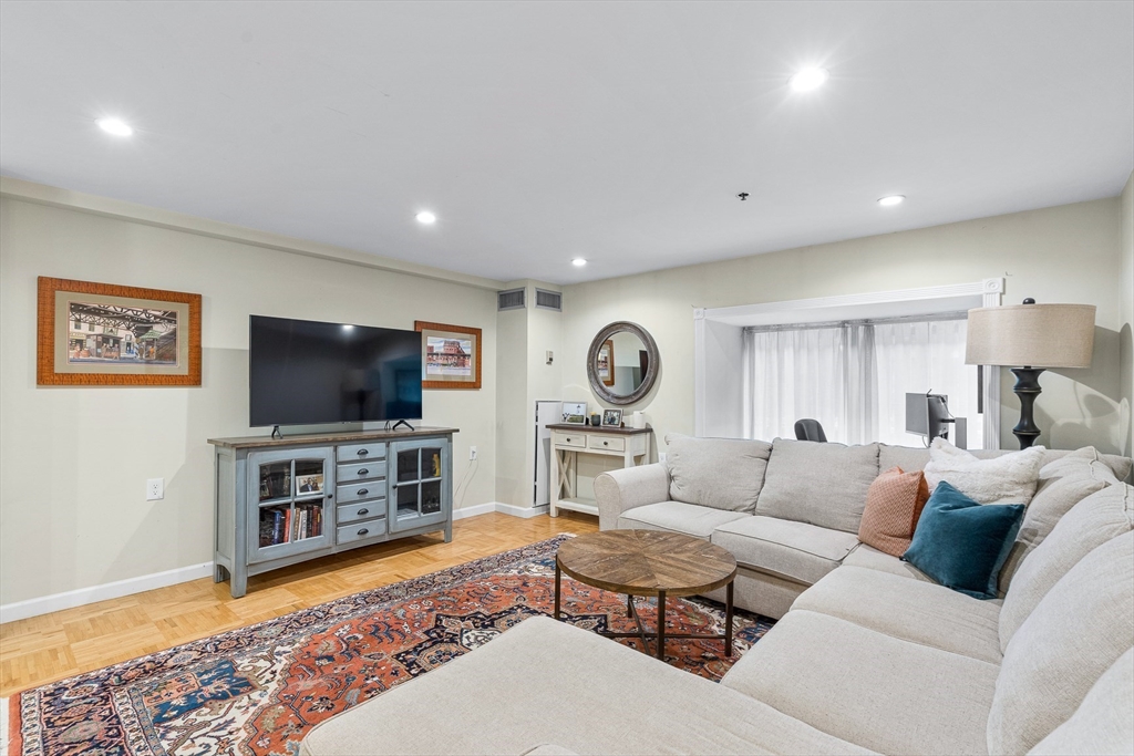 357 Commercial St, North End