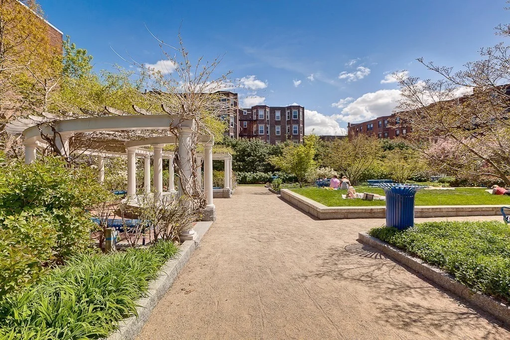 137 Peterborough St, Fenway