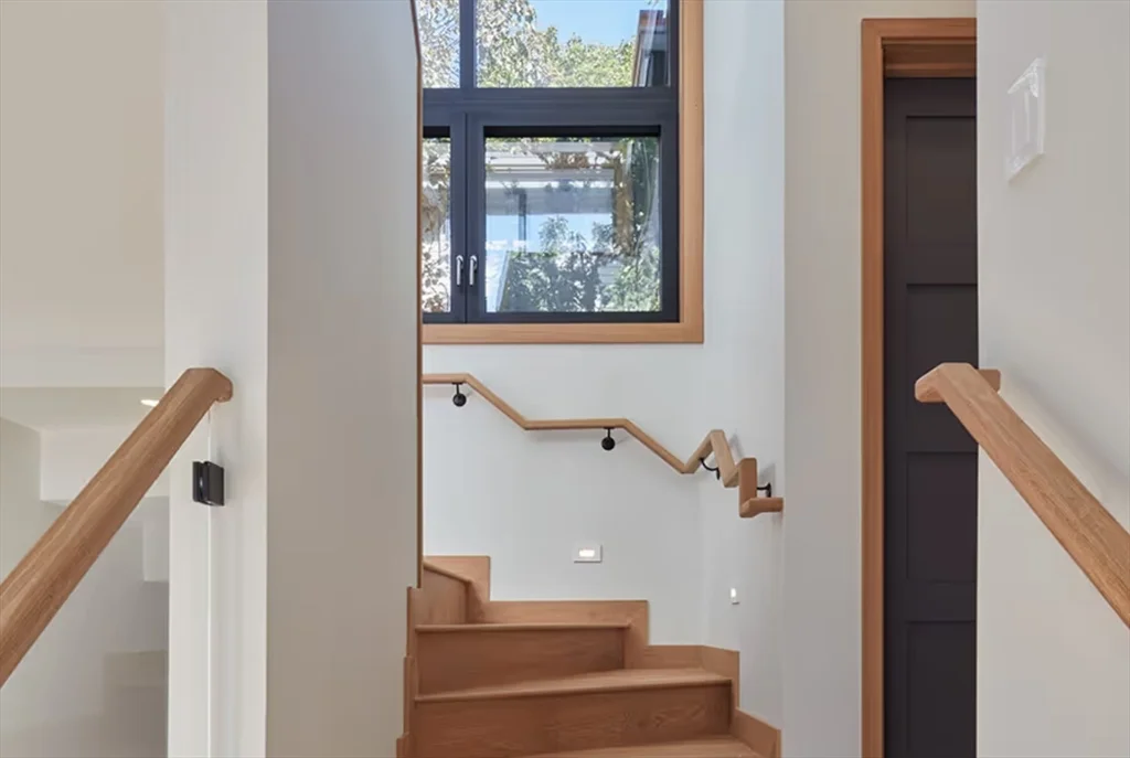 76 Holworthy St, Strawberry Hill