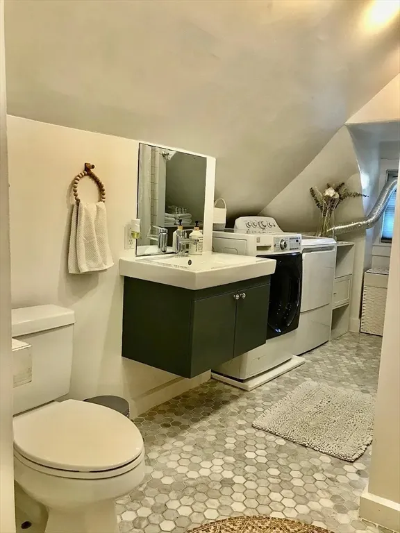 62 Cypress St, Emerson Gardens