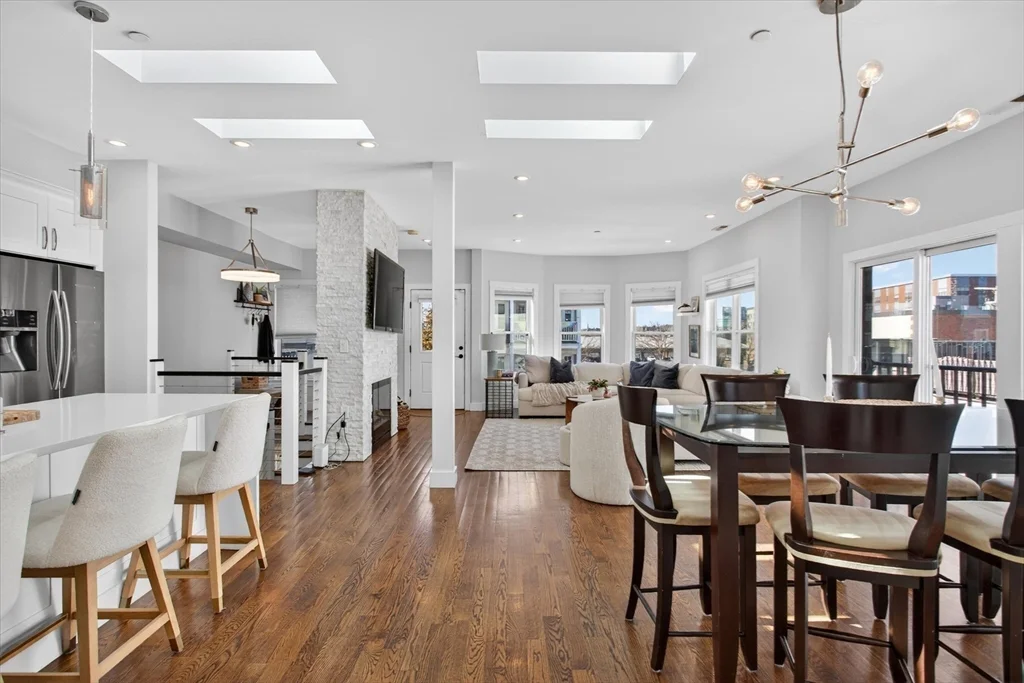 15 W Bellflower St, South Boston