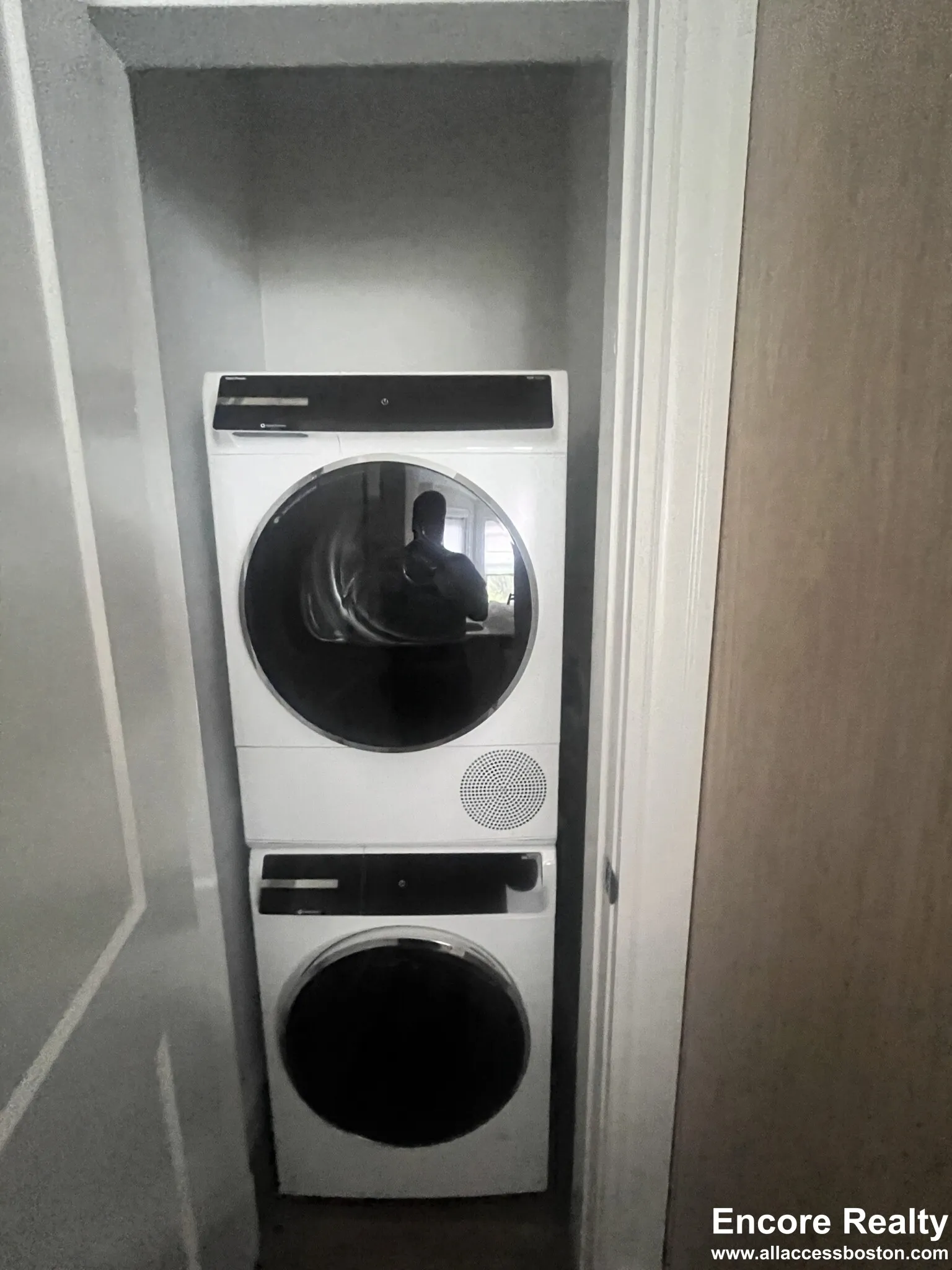 225 Newbury St, Back Bay