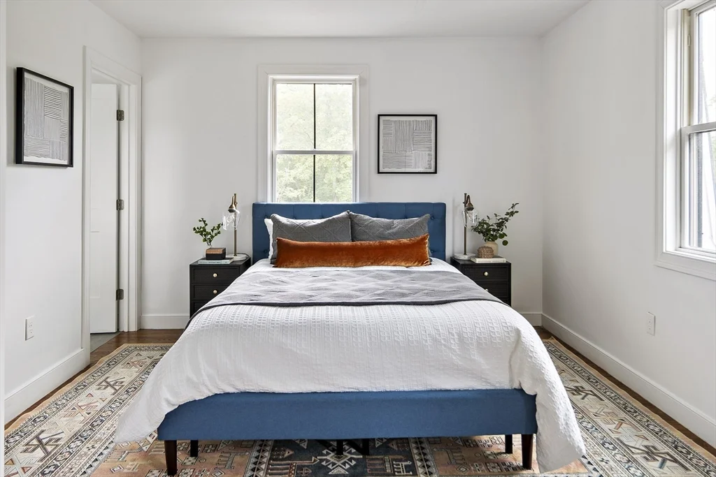 9 Cedar St, Roxbury