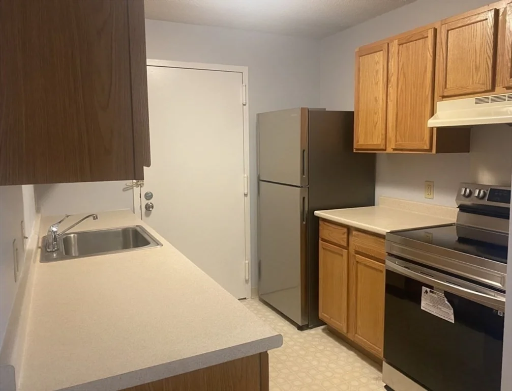 59 Village Brook Ln, Natick