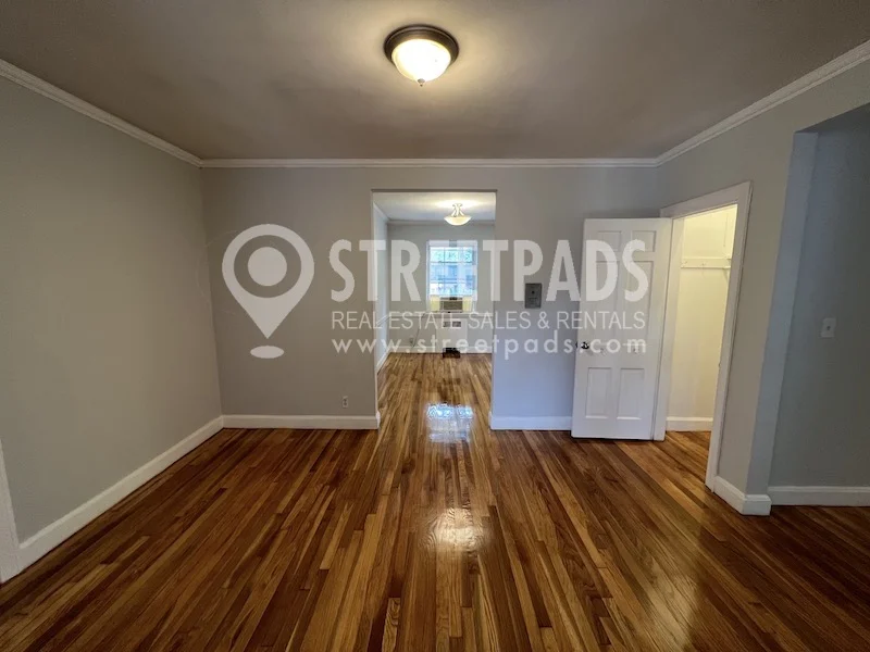 1153 Beacon St, Longwood