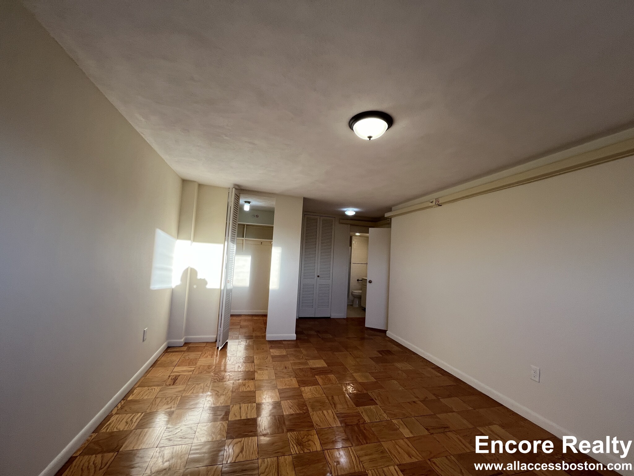 101 Monmouth St, Longwood