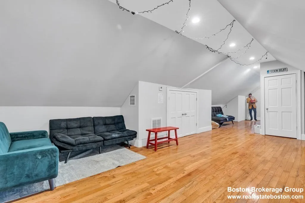 180 Saint Alphonsus St, Mission Hill