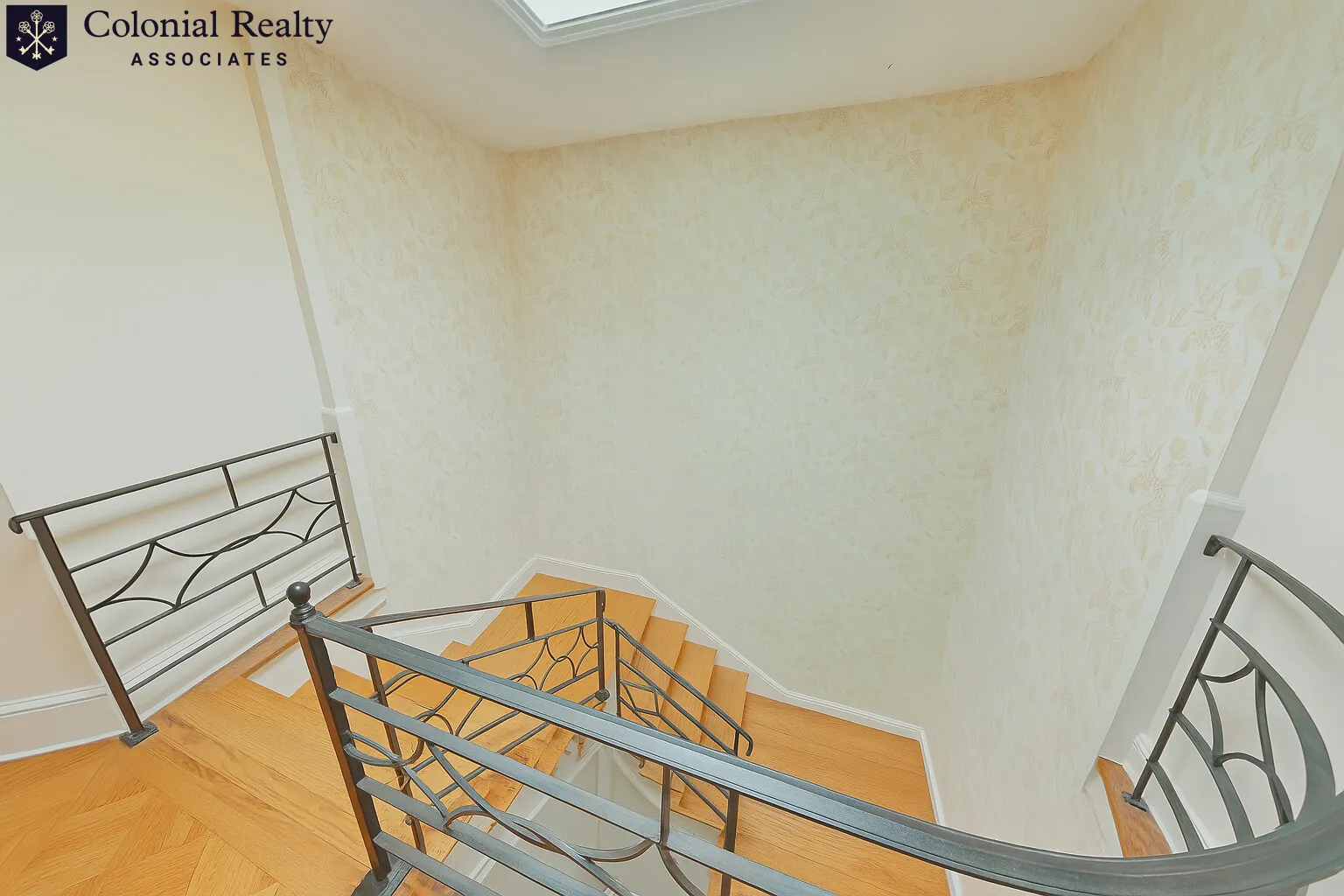 1715 Beacon St, Aspinwall Hill