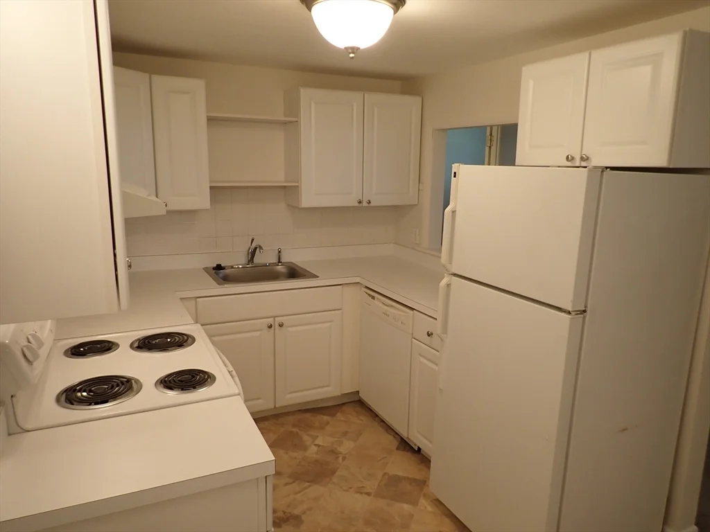 51 Jacqueline Rd, Waltham