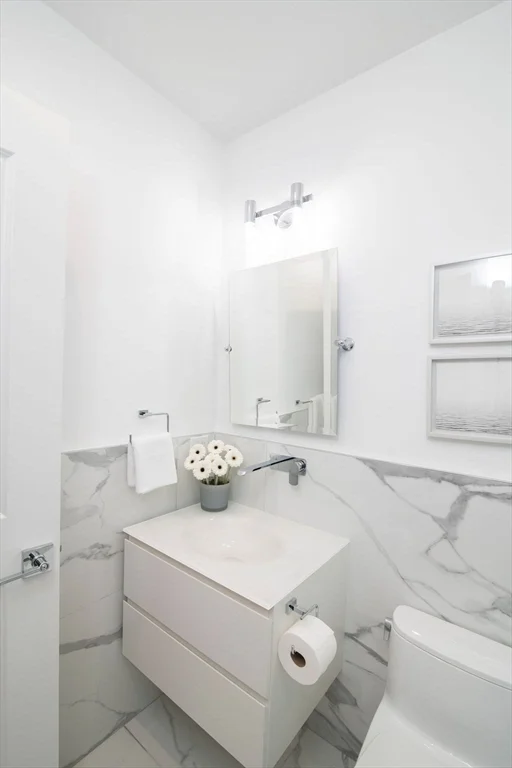 726 E 8th St, South Boston