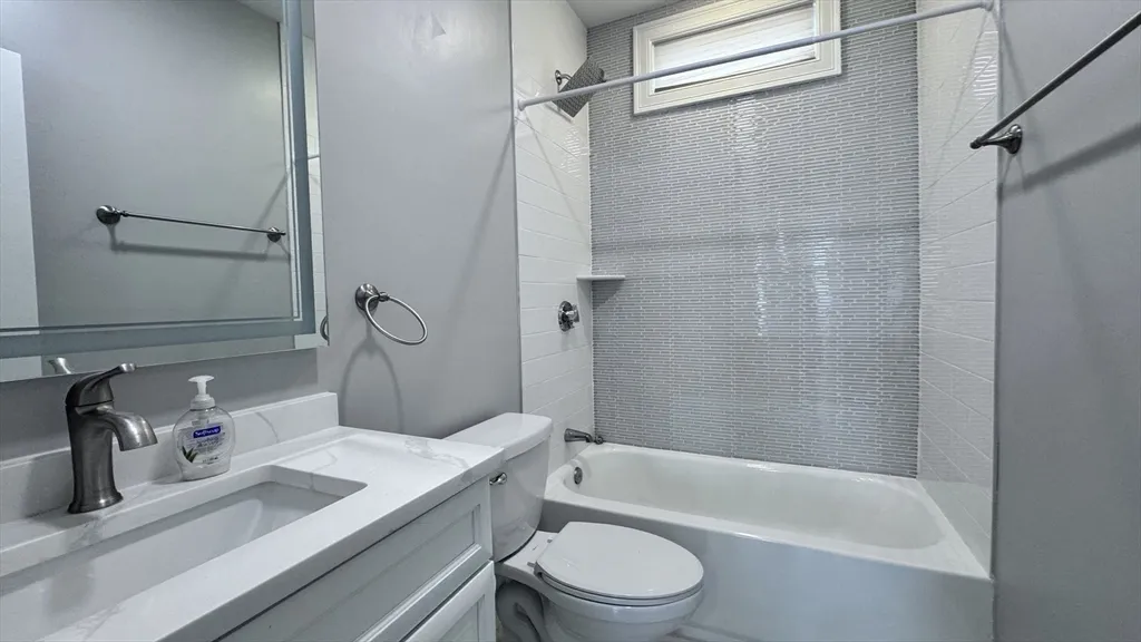 27 Aberdeen Rd, Powder House Square