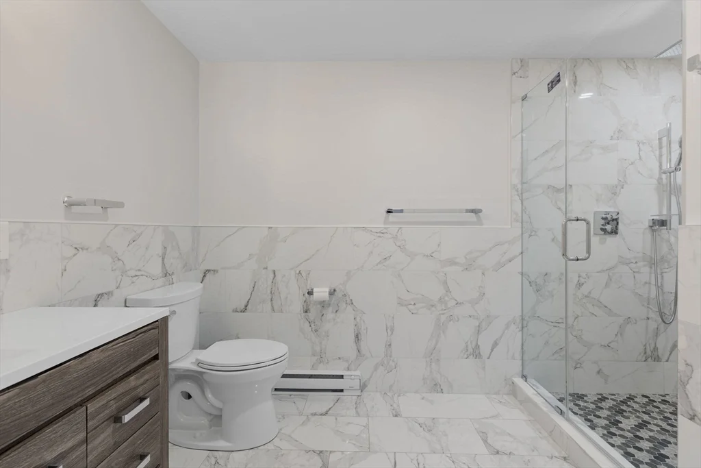 24 Carthay Cir, Newton Highlands