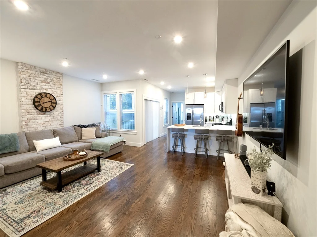 65 Border St, East Boston