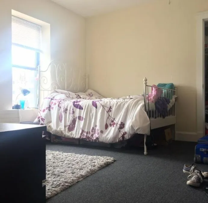 829 Beacon St, Fenway