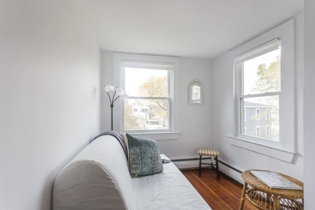 43 Bayview Rd, Great Neck