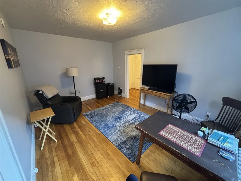 66 Queensberry St, Fenway