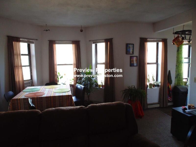 63 South Huntington Ave, Jamaica Plain