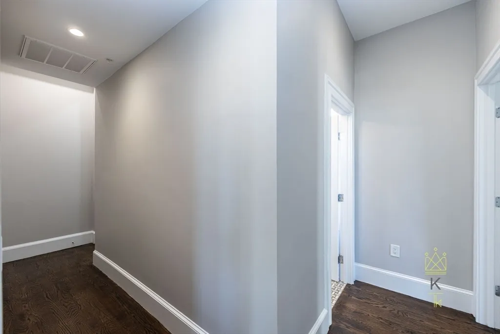 85 Regent St, Roxbury