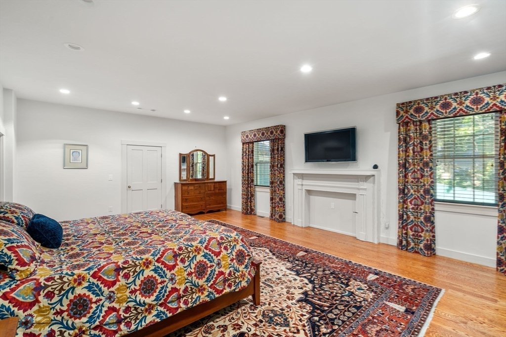 62 Old River Pl, Dedham