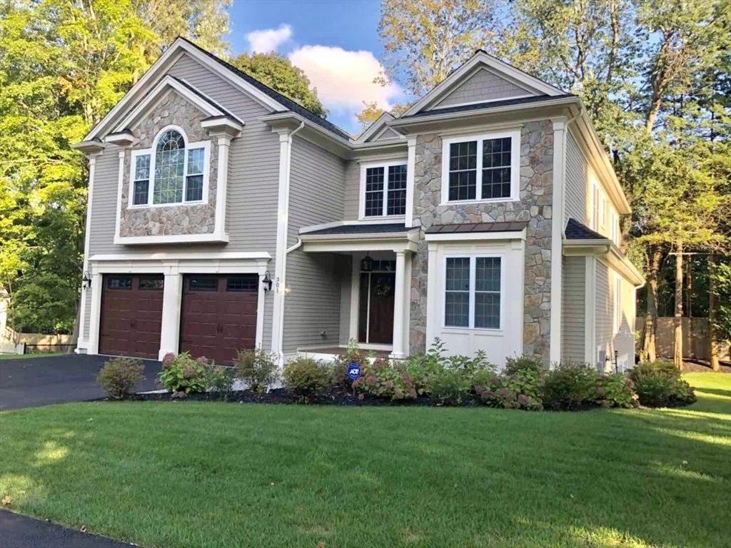 301 Linden St, Wellesley