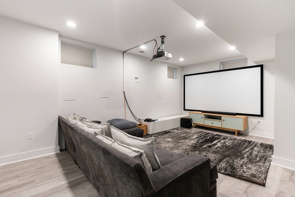 19 Shute Path, Newton Center