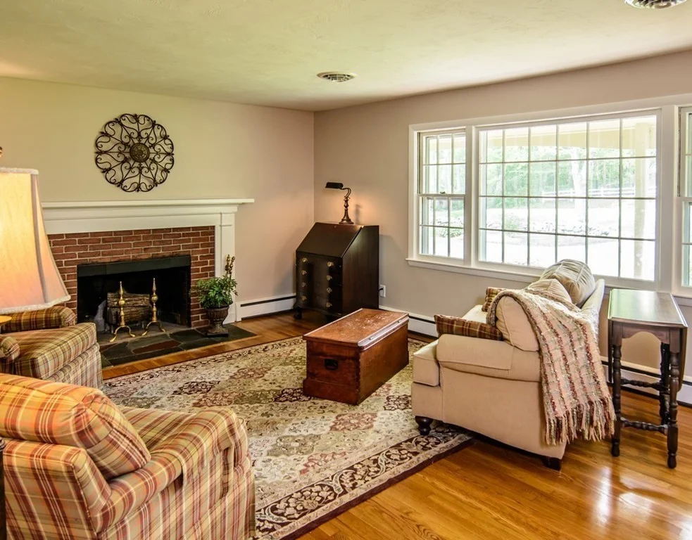253 W Main St, Westborough