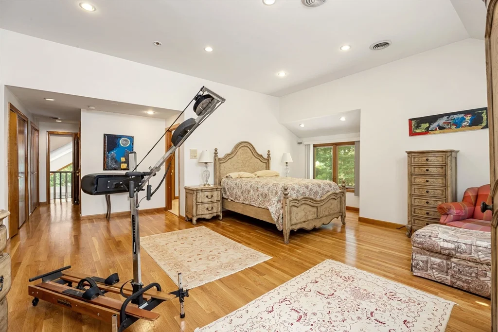 4 Crestview Ln, Milton