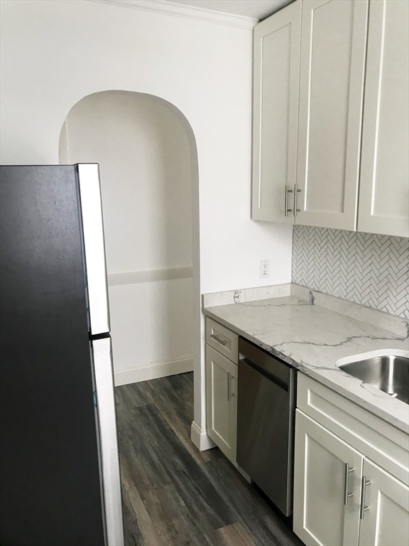 90 Winthrop Shore Dr, Winthrop