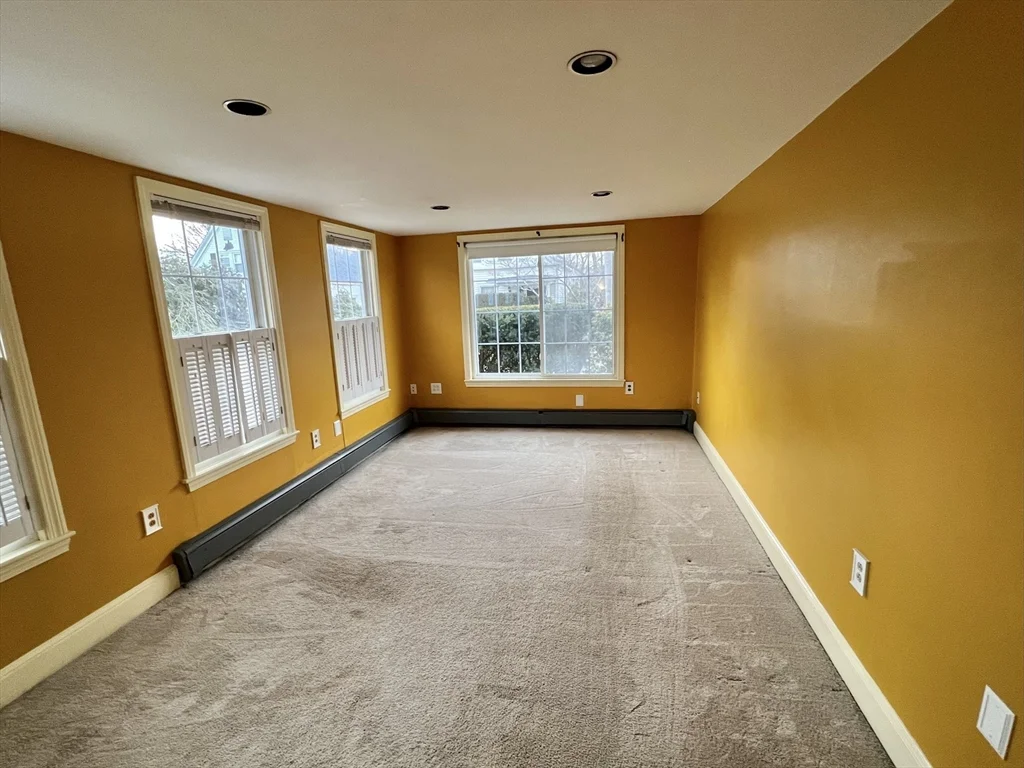 16 Pearl St, North Weymouth