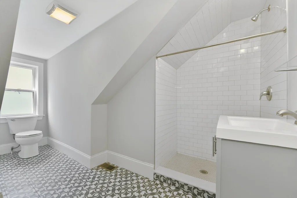 143 Everett St, East Boston
