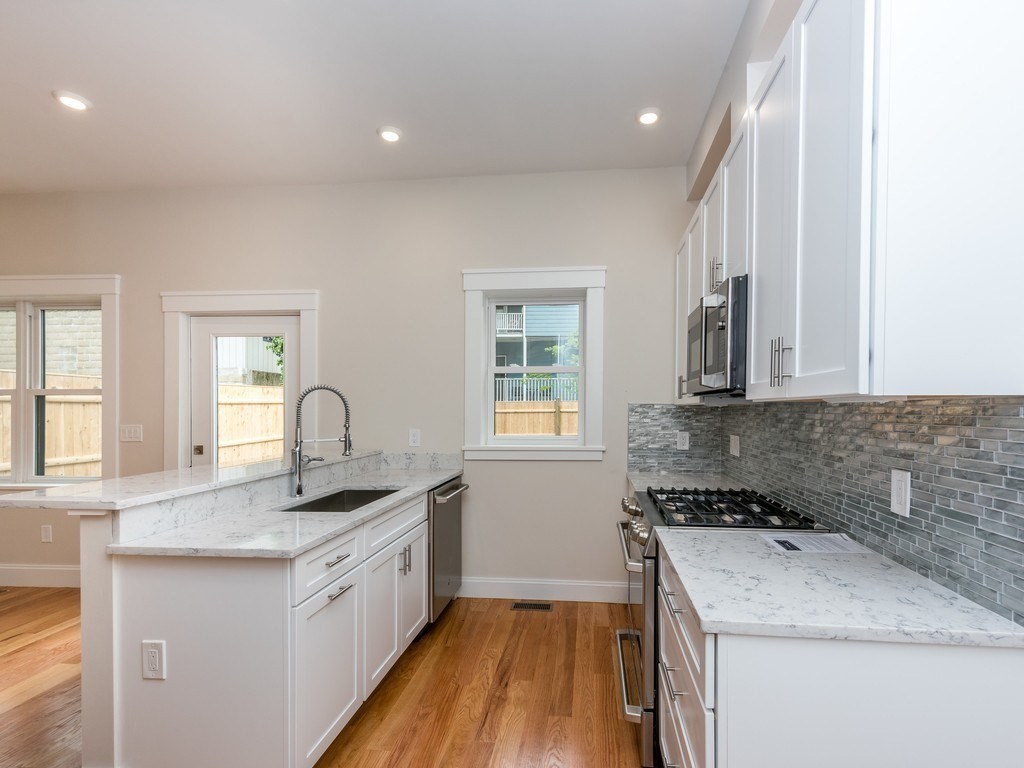 47 Wallace St, Tufts