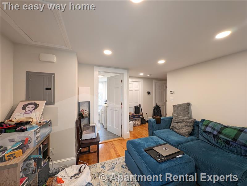 489 Main St, Magoun Square