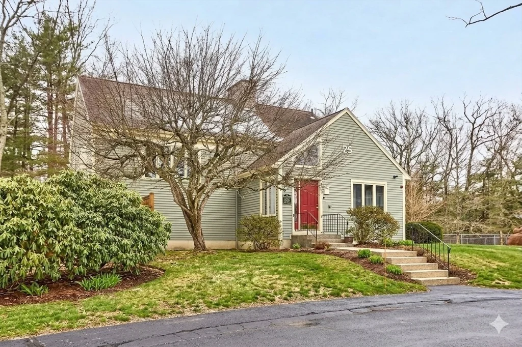 8 Deer Path, Maynard
