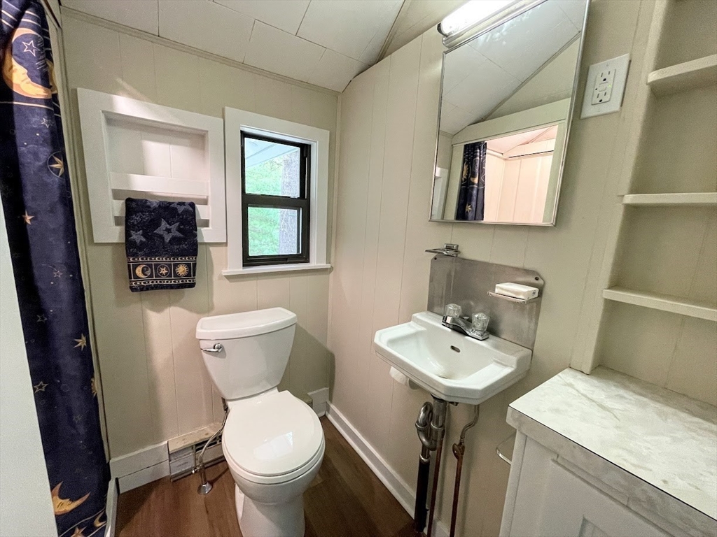 201 Fire Road, 16, Lunenburg